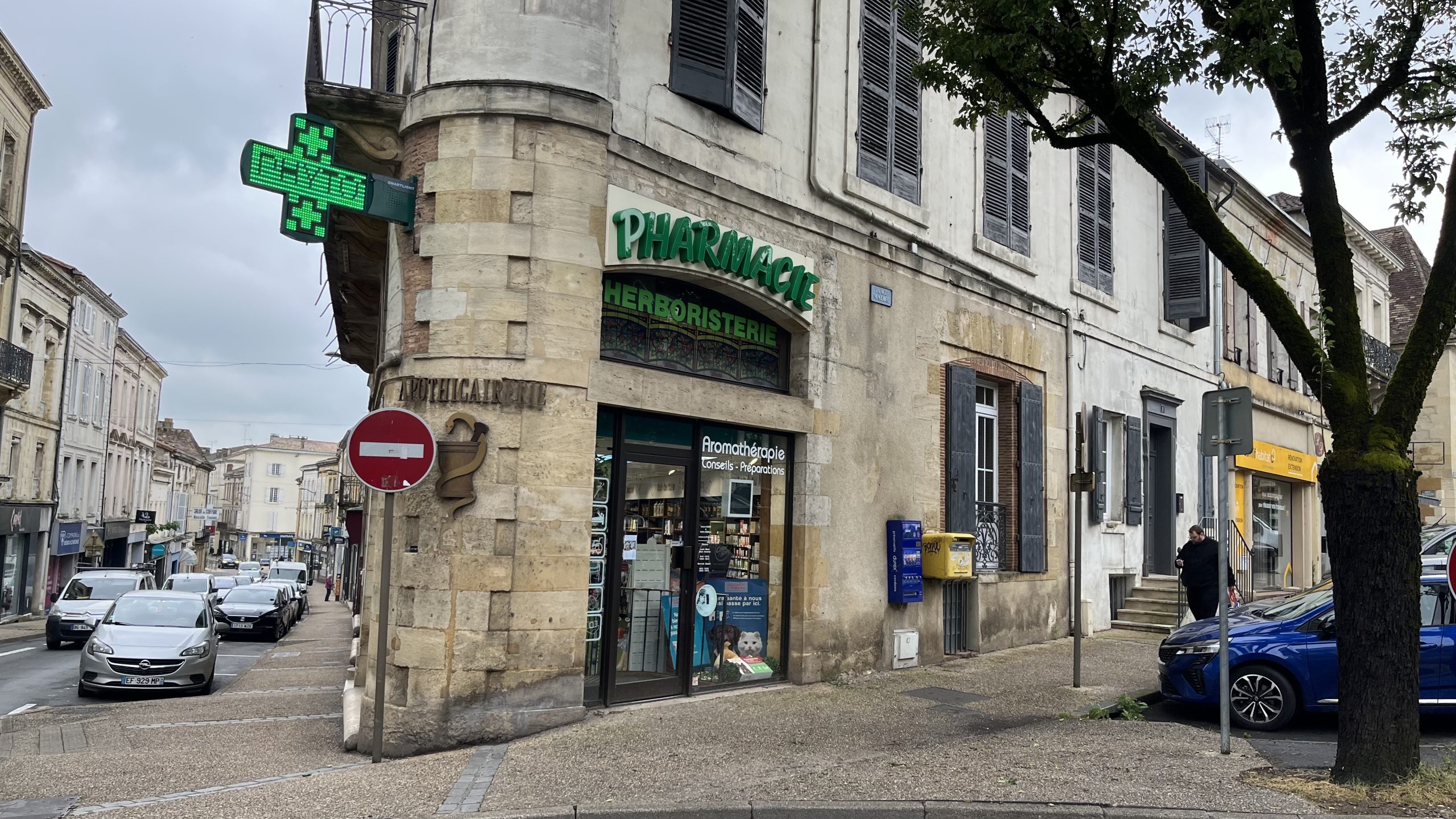 PHARMACIE-ASSIER45